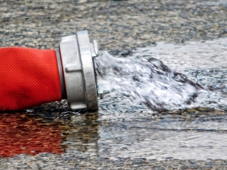 Symbolbild: Pumparbeiten, Feuerwehrschlauch