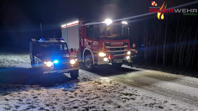 IMG-20191216-WA0006 LKW Bergung im Winter mit KRFS und SRF