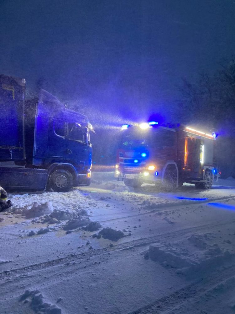 LKW und SRF stehen sich gegenüber