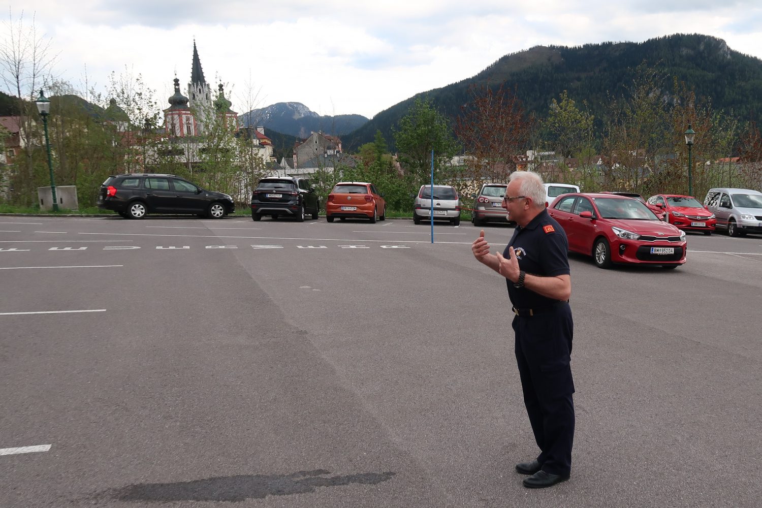 Kommandant HBI Werner Svatek bedankt sich bei den Sponsoren, der Jugend und den Betreuern